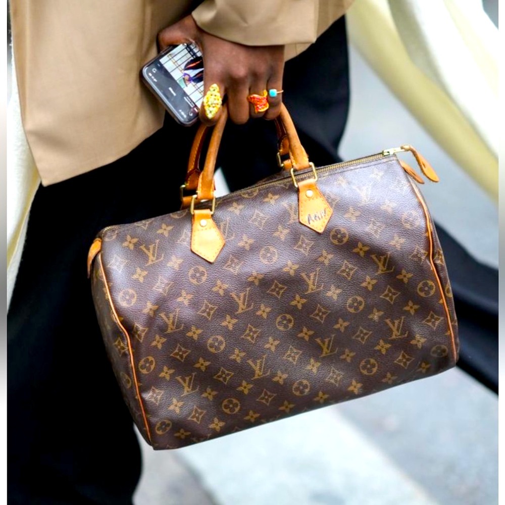 Gift included! Louis Vuitton Monogram Speedy 30 🌟🌟 Authenticated by Posh